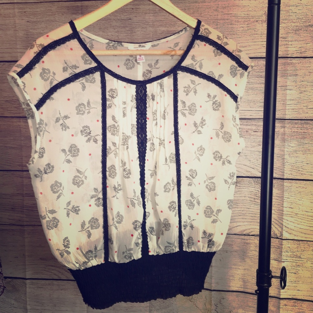 Candie’s Top, Size M, White/Black, cap sleeve